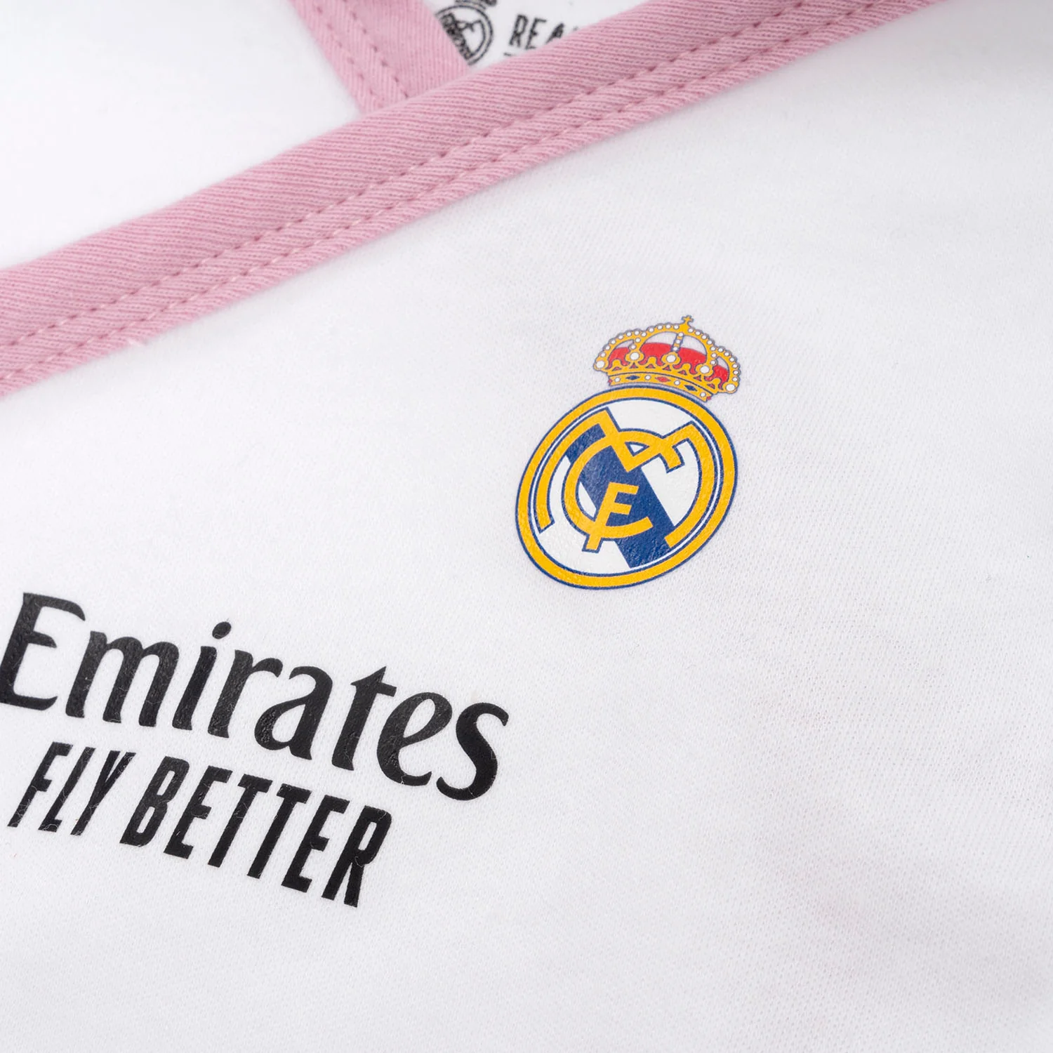 Set Gorro, Camiseta, Polainas, Babero y Manoplas Bebé Rosa Real Madrid - Image 4