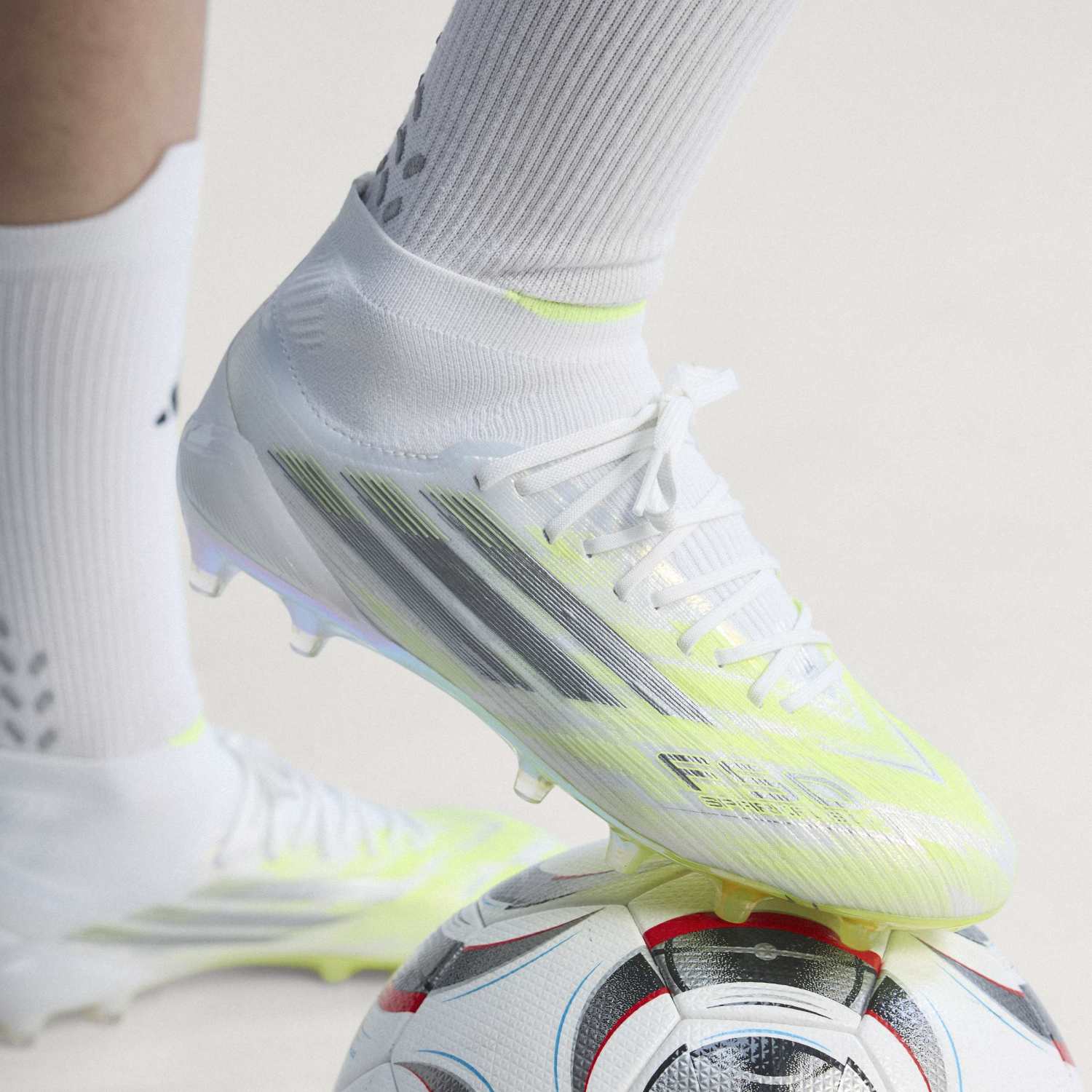 Botas de Fútbol Mujer adidas F50 Sparkfusion Elite Amarillas - Image 8