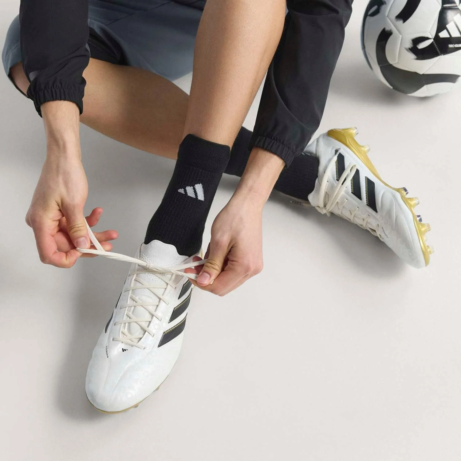 Botas de Fútbol adidas Copa Pure III Elite Doradas - Image 3