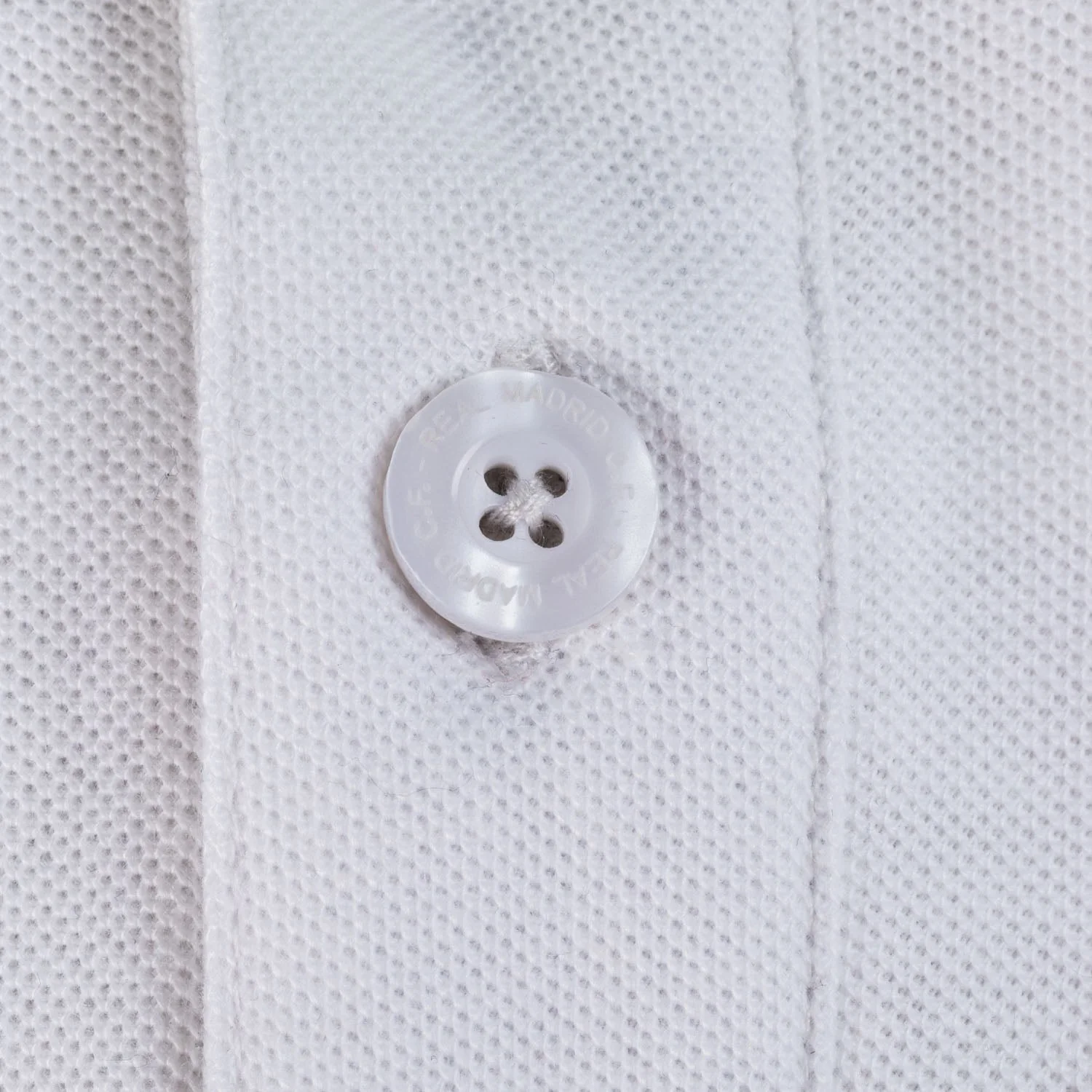 Polo Blanco Hombre Escudo Color Essentials - Image 6