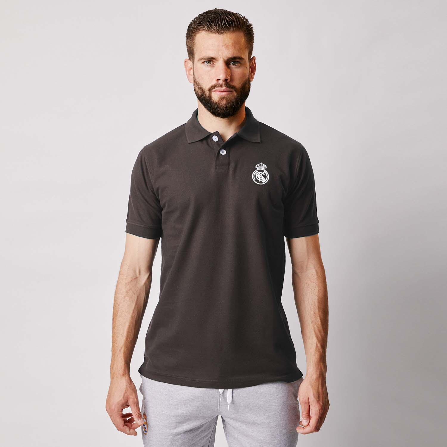 Polo Gris Oscuro Hombre Escudo Monocolor Essentials - Image 3