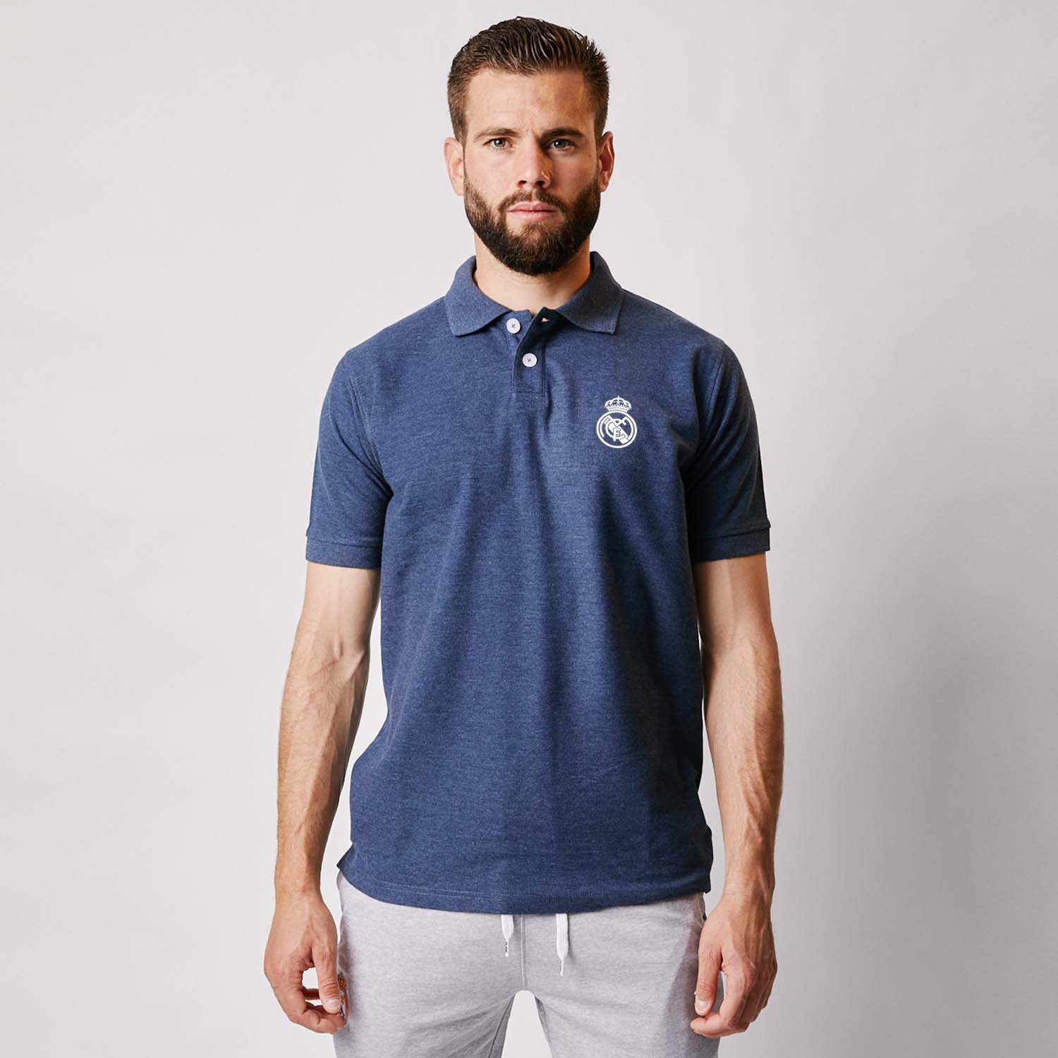 Polo Azul Hombre Escudo Monocolor Essentials - Image 4