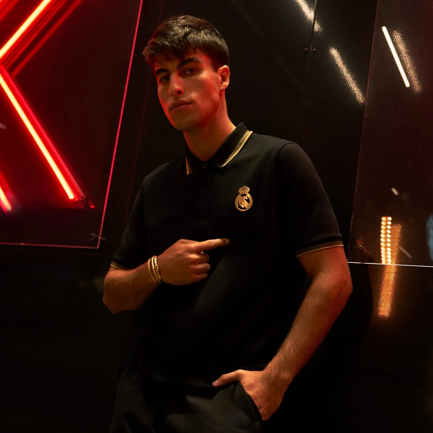 Polo Hombre Black & Gold - Image 2