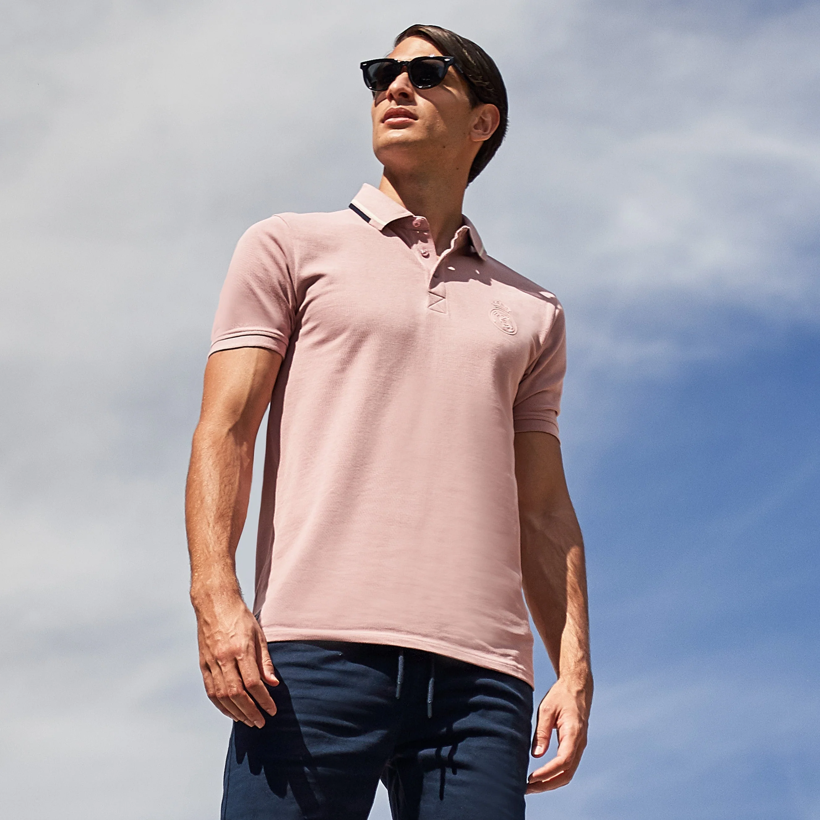 Polo Sakura Hombre Detalle Cuello Contraste Rosa - Image 2