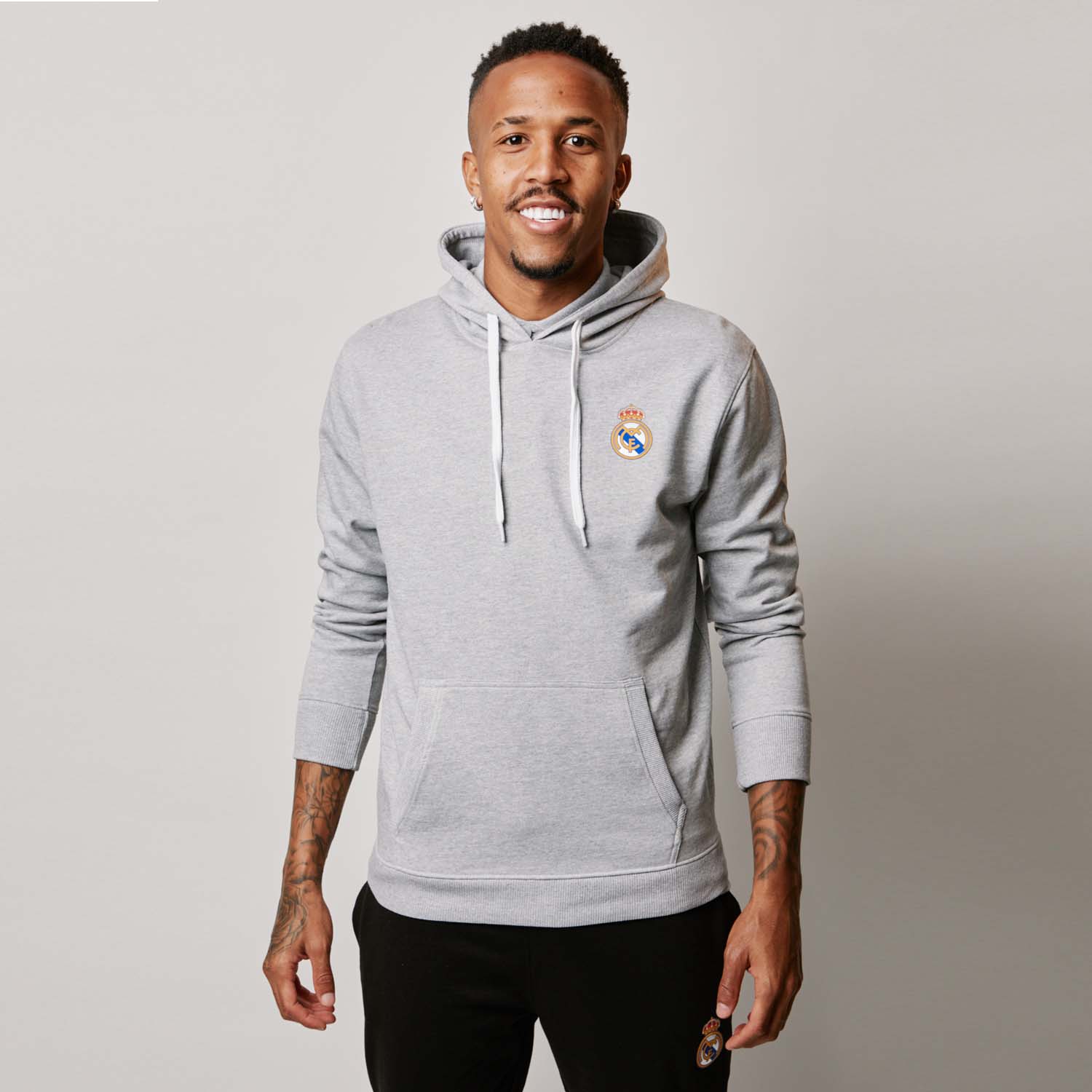 Sudadera Capucha Gris Claro Hombre Escudo Color Essentials - Image 2
