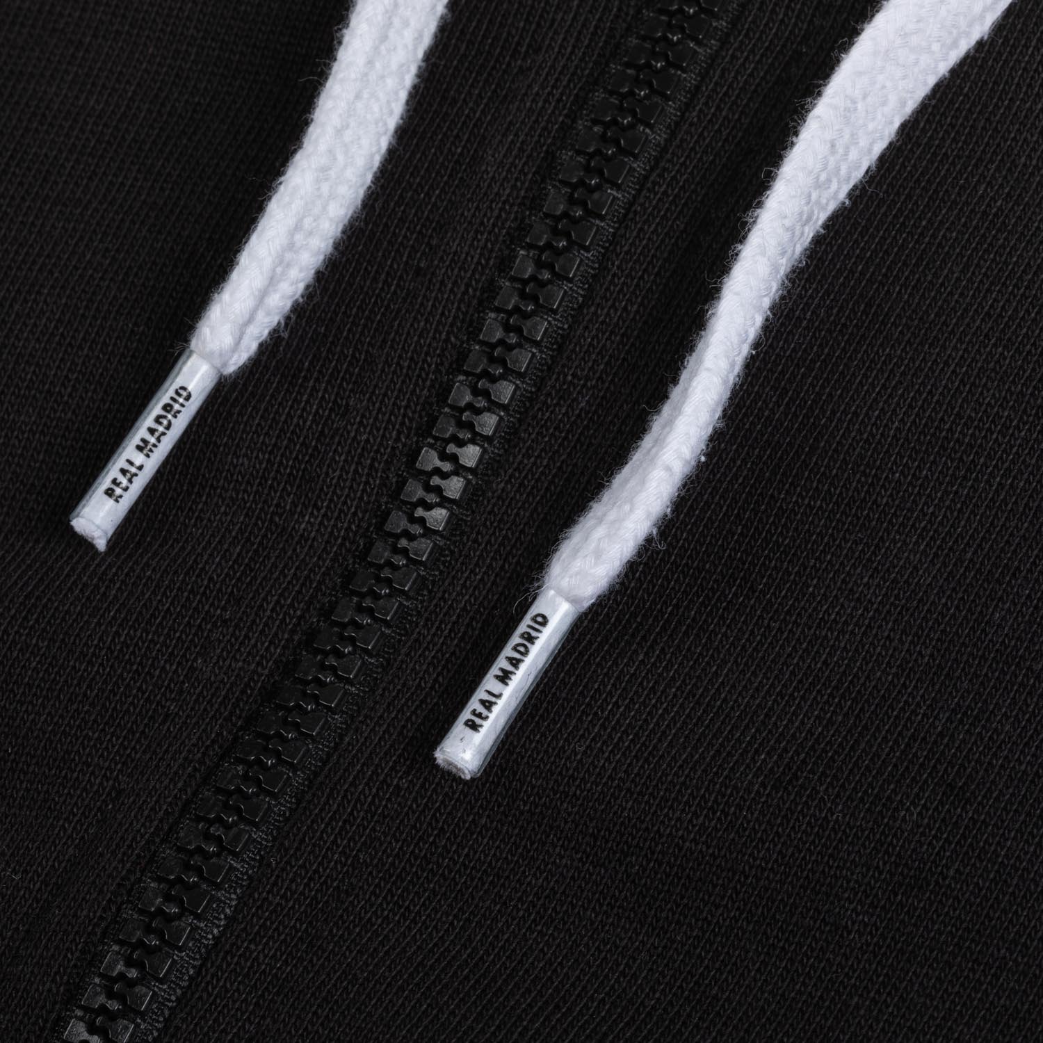 Chaqueta Capucha Negra Hombre Escudo Color Essentials - Image 6