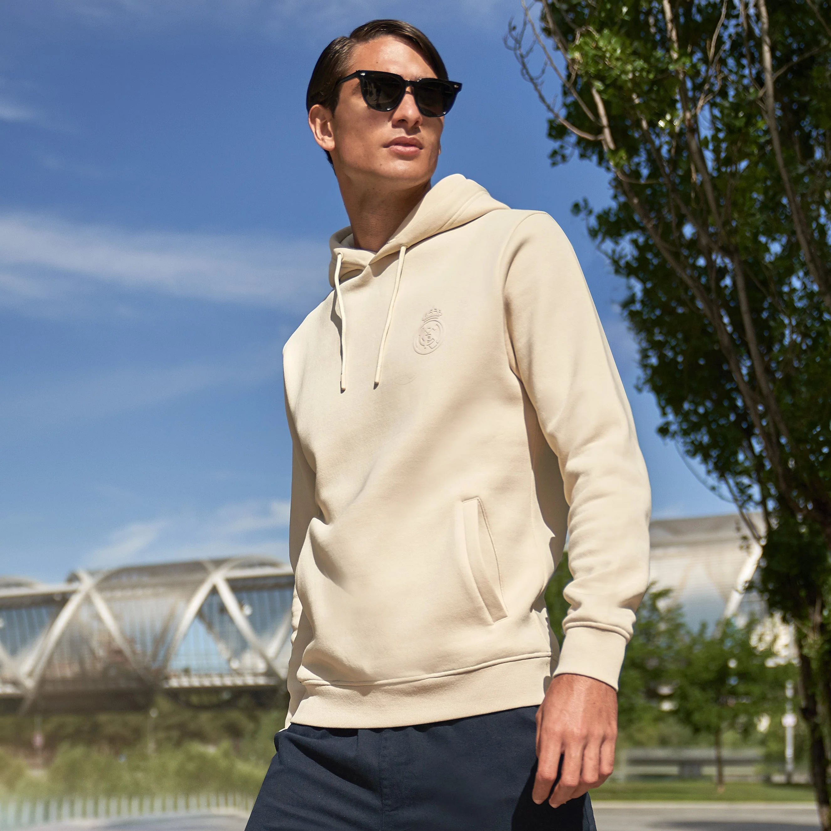 Sudadera Sakura Unisex Capucha Blanco crudo - Image 3