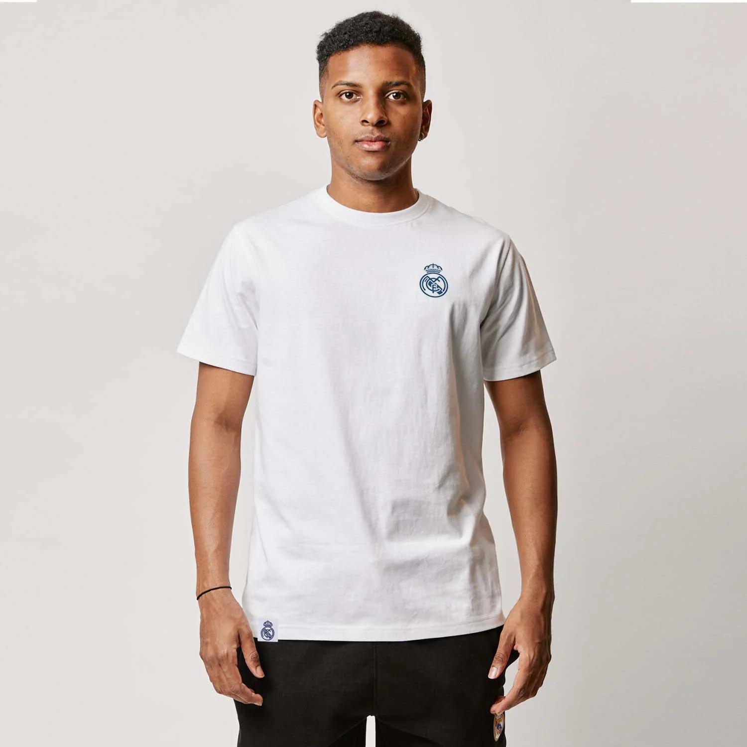 Camiseta Blanca Hombre Escudo Monocolor Essentials - Image 5