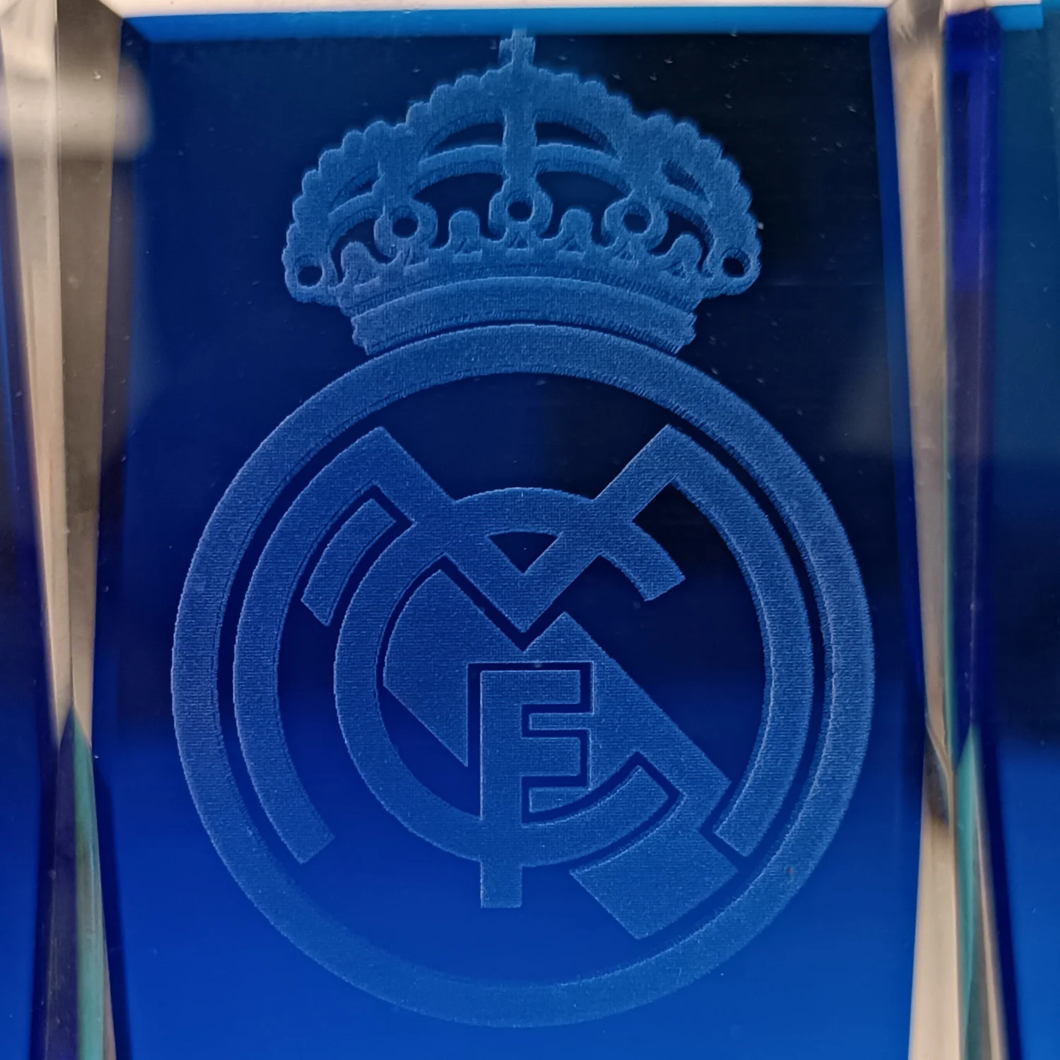Figura de Cristal Escudo Real Madrid - Image 3