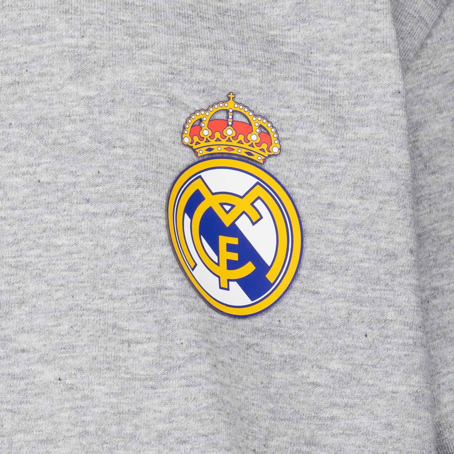 Camiseta Niños ECO Essentials Real Madrid Escudo Color Gris - Image 2